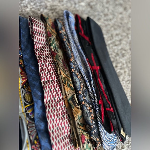 Assorted Dozen Of Silk Ties - Picture 3 of 7